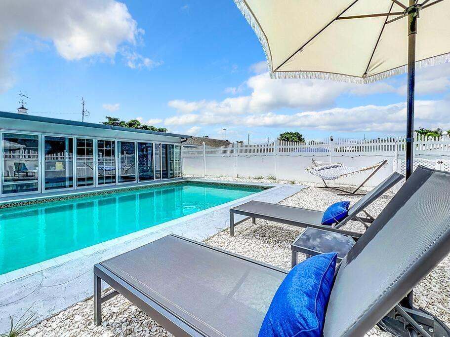 Poolside Paradise Near Siesta Key Beach Sarasota Exteriör bild